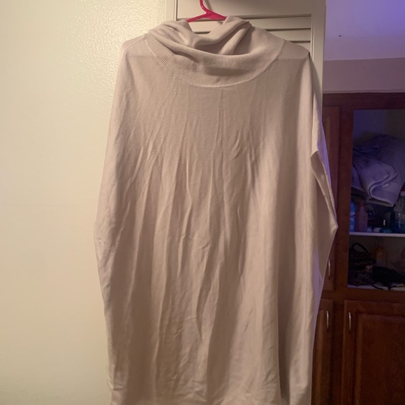 Tan soft sweater medium - Picture 2 of 2